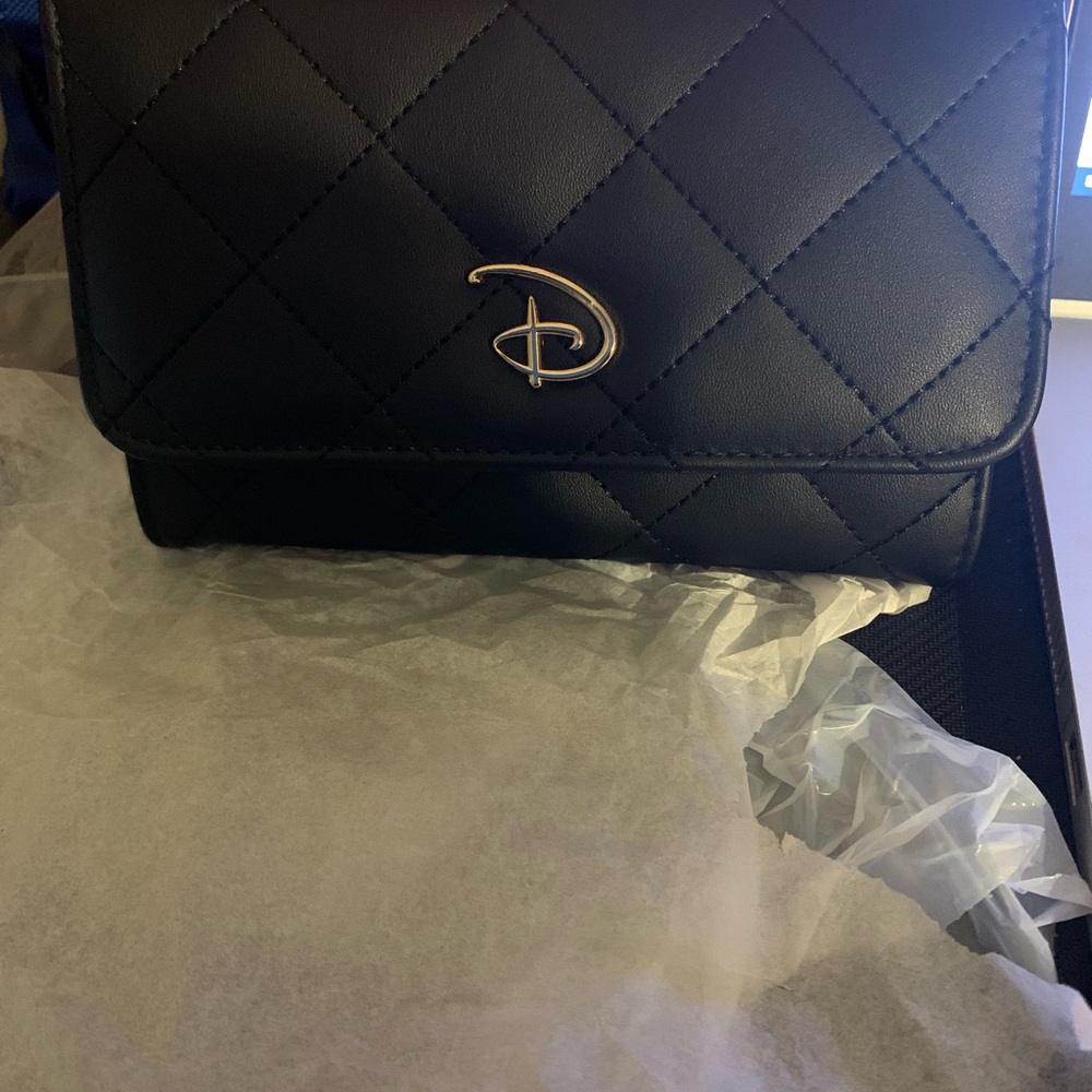 MWT Disney quilted long wallet‎